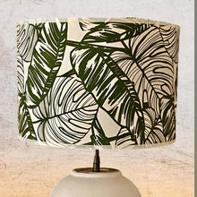 Charger l&#39;image dans la galerie, Abat jour tambour. Coton à motif végétal contrecollé. Tons verts sur fond écru.
