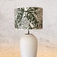 Charger l&#39;image dans la galerie, Abat jour tambour. Coton à motif végétal contrecollé. Tons verts sur fond écru.
