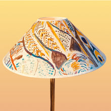 Charger l&#39;image dans la galerie, Abat-jour conique de petite taille. Diamètre 20. Contrecollé. Tissu Panache de Lalie Design
