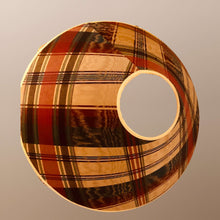 Charger l&#39;image dans la galerie, Copie de Abat jour contrecollé en forme de chapeau chinois revêtu jacaquard de soie à carreaux, doublé d&#39;un bazin en coton.
