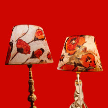 Charger l&#39;image dans la galerie, Abat-jour conique de petite taille. Diamètre 20. Contrecollé sur un tissu Coquelicots Lalie Design
