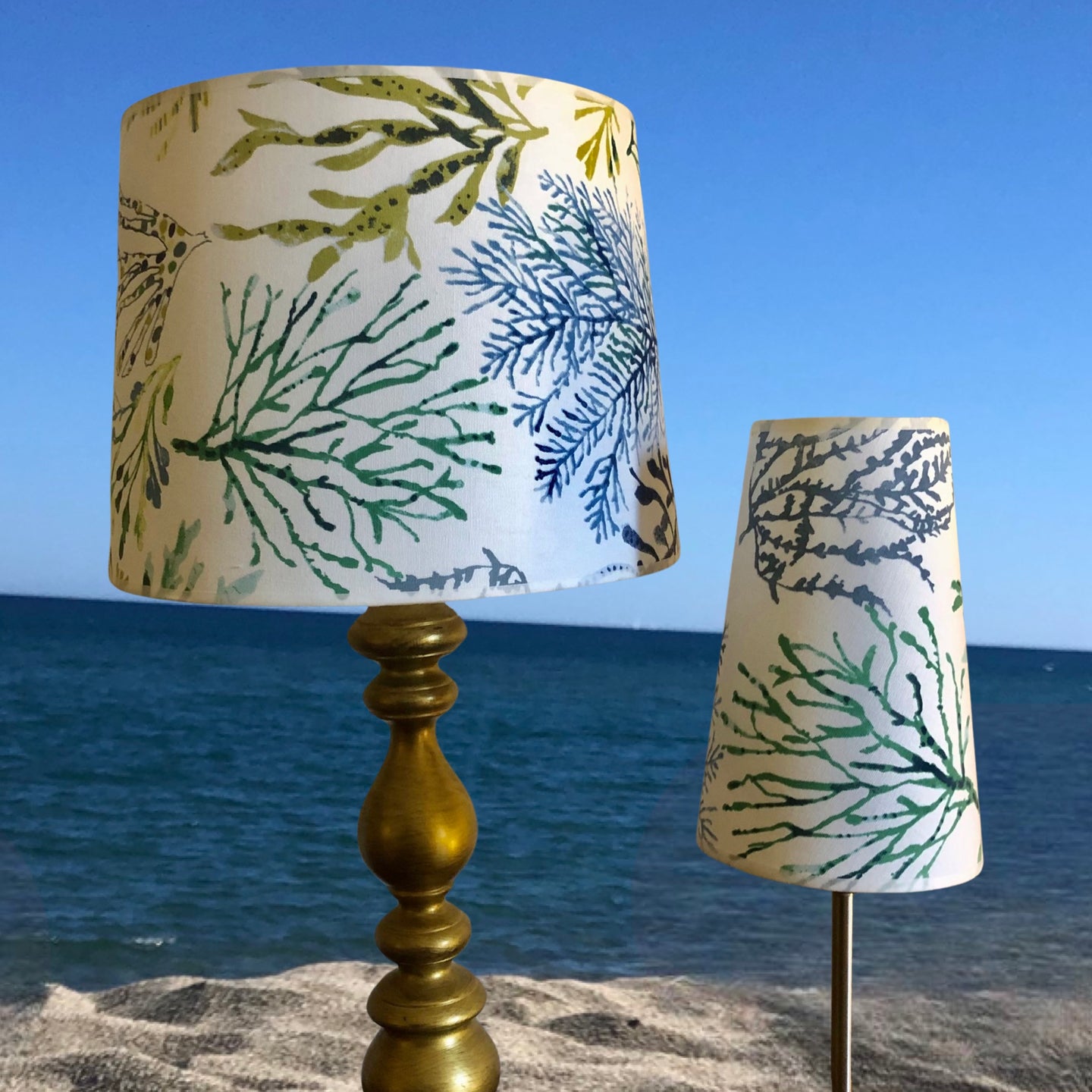 Abat-jours tambour, tissu coton à motifs de coraux, en trois tailles.