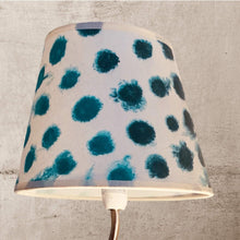 Charger l&#39;image dans la galerie, Abat-jour conique de petite taille. Diamètre 20. Contrecollé sur un tissu Designer Guild

