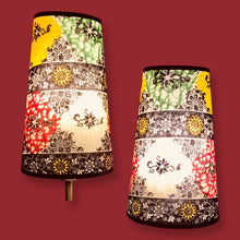 Charger l&#39;image dans la galerie, Abat jours coniques élancés, contrecollés sur des batiks indiens (coton) colorés.

