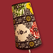 Charger l&#39;image dans la galerie, Abat jours coniques élancés, contrecollés sur des batiks indiens (coton) colorés.
