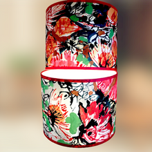 Charger l&#39;image dans la galerie, Abatjour cylindre 25 cms. Tissu Bouquet de Lallie Design. Paire
