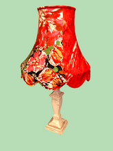 Charger l&#39;image dans la galerie, Pagode tulipe à festons. Grande taille. Bouquet et tissu assorti. sur pied
