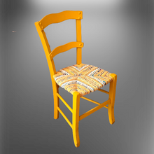 Charger l&#39;image dans la galerie, chaise paillée en torons de tissus repeinte en jaune curry. Paillage jaune avec des touches de bleus. Cote
