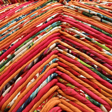 Charger l&#39;image dans la galerie, haise-paillee-orange-brique-LP-Bougainvilliers-détail-couleurs
