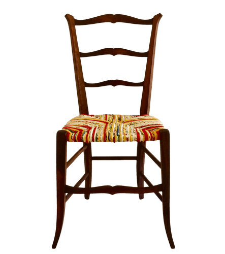 Chaise paillée en torons de tissu. Collection Bougainvilliers de La Mue Créations - Mobilier d'Artiste. Chaise paillée ancienne en bois naturel. Source Fitou