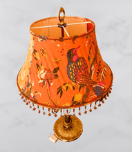 Charger l&#39;image dans la galerie, Lampe-bouillotte-Abat-jour-pagode-ronde-système-lyre-à-grains-orange-dessus
