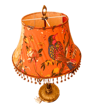 Charger l&#39;image dans la galerie, Lampe-bouillotte-Abat-jour-pagode-ronde-système-lyre-à-grains-orange-dessus-fond-transparent
