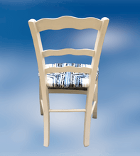 Charger l&#39;image dans la galerie, Chaise ancienne blanche, paillée dans les tons bleus, taupe, écrus. Dos
