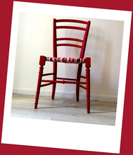 Charger l&#39;image dans la galerie, Chaise originale graphique rouge coquelicot
